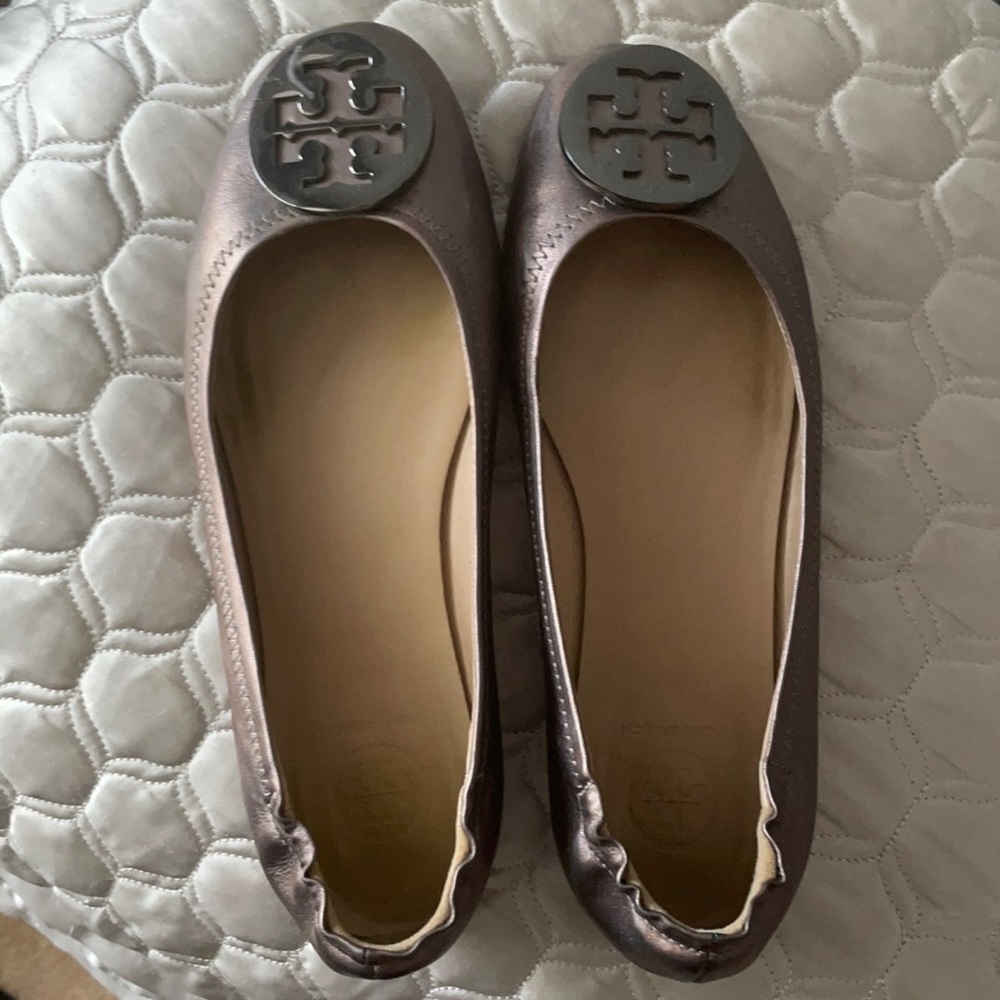 Tory Burch flats size 7, metallic